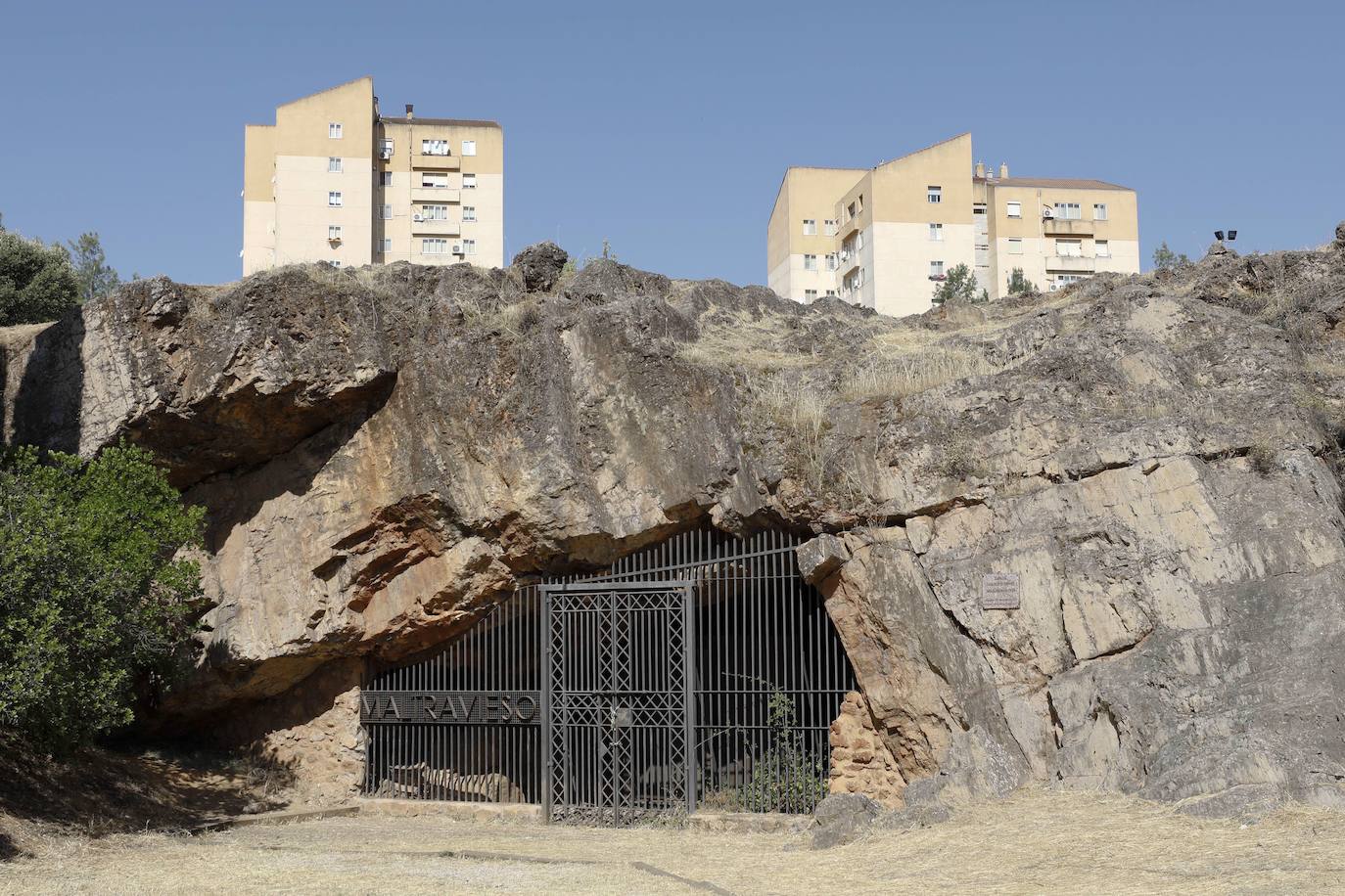 Entrada de la cueva de Maltravieso en Cáceres.