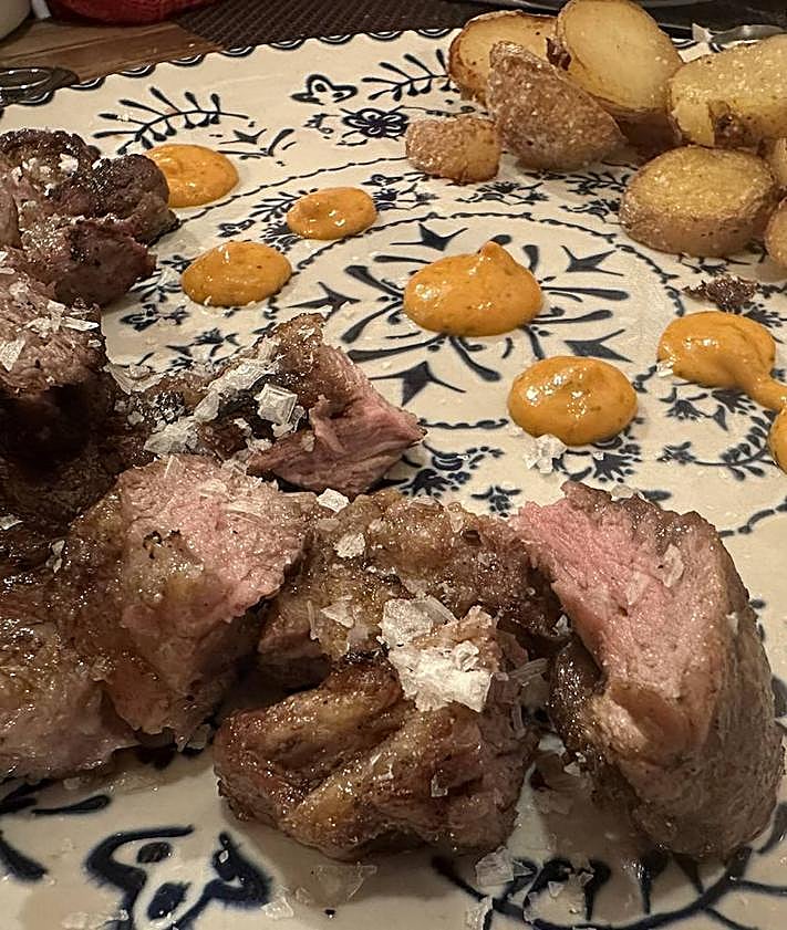 Imagen secundaria 2 - Brandada, morrillo de atún y pluma, algunos de los platos favoritos del experto.