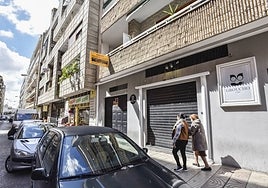 La calle Adelardo Covarsí, en pleno centro de Badajoz.