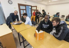 Alumnos y docentes del Seminario de Cáceres, en una de sus aulas.