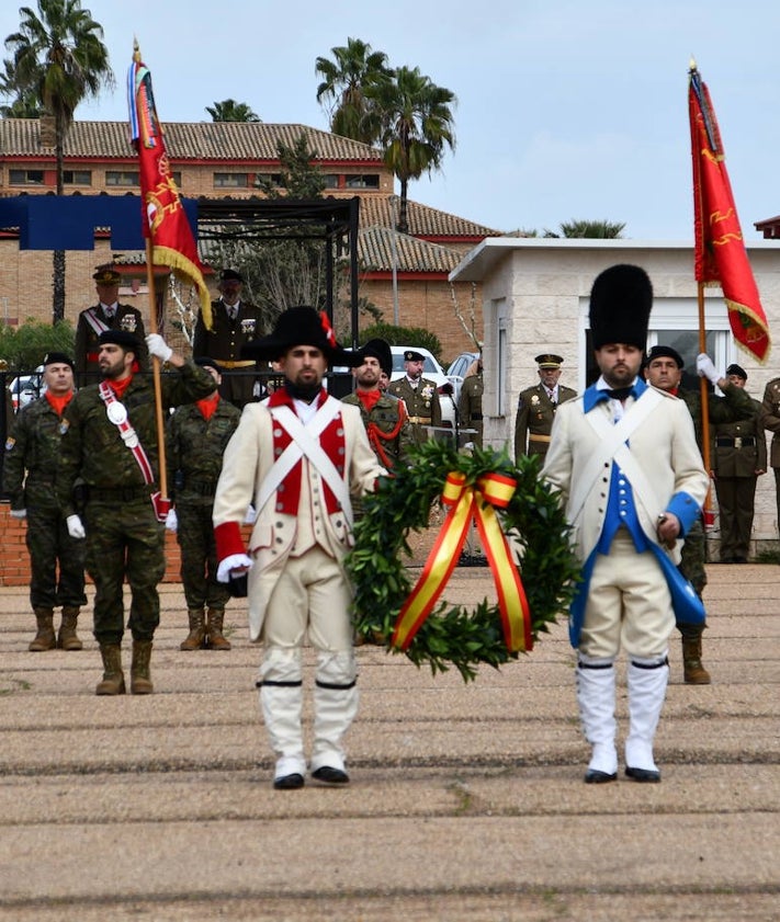 Imagen secundaria 2 - Tres momentos del acto celebrado este viernes en la Base General Menacho en Bótoa.