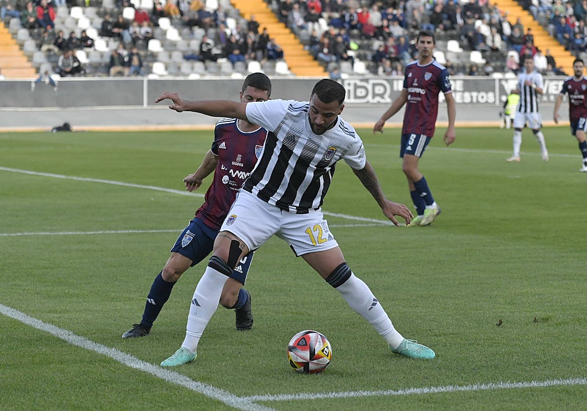Carlos Cinta, en el Nuevo Vivero ante la Gimnástica Segoviana.