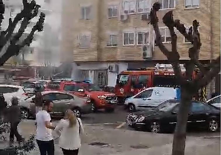 Cuatro dotaciones de bomberos se han movilizado.