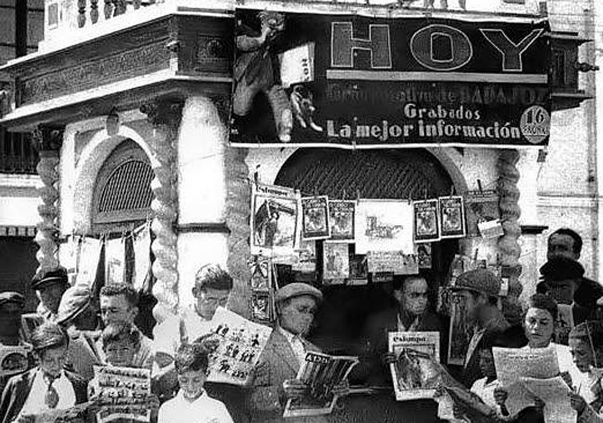 Kiosco de prensa en el Paseo de Olivenza a mediados del siglo pasado.