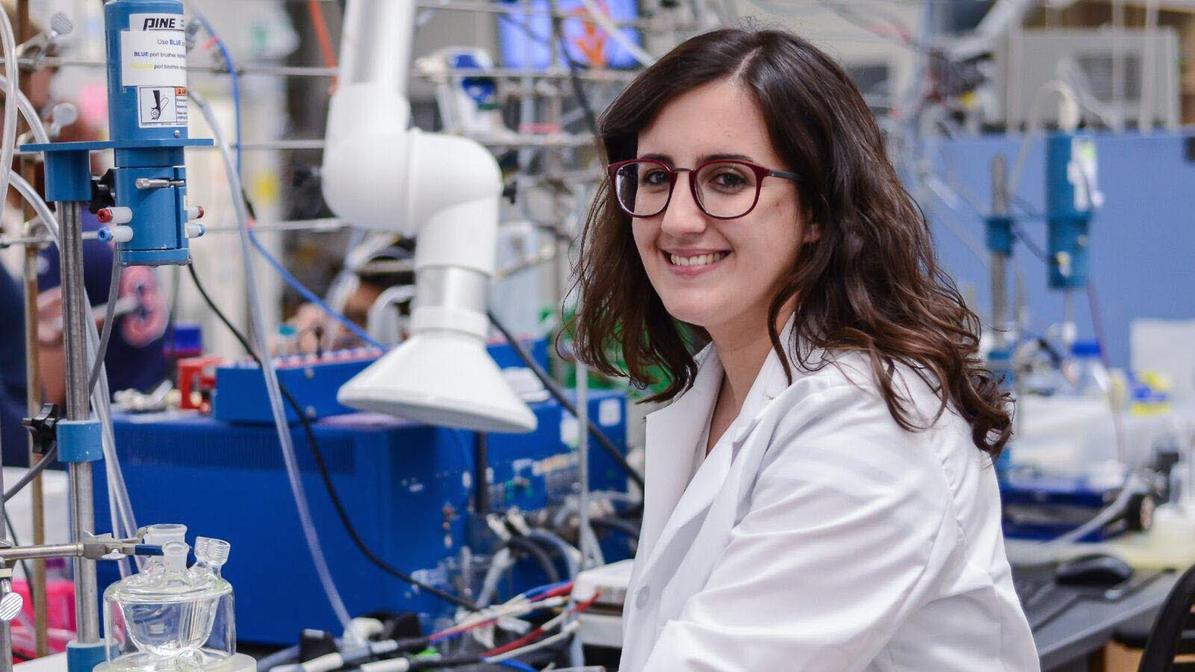 María Escudero en uno de los múltiples laboratorios en los que ha trabajado.
