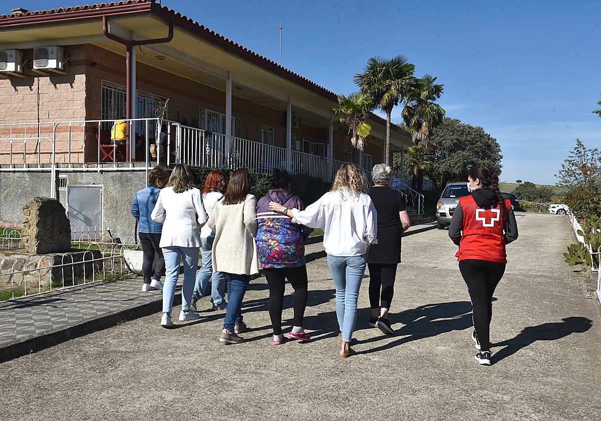 Pacientes en la comunidad Charo Cordero de Plasencia, destinada a mujeres.