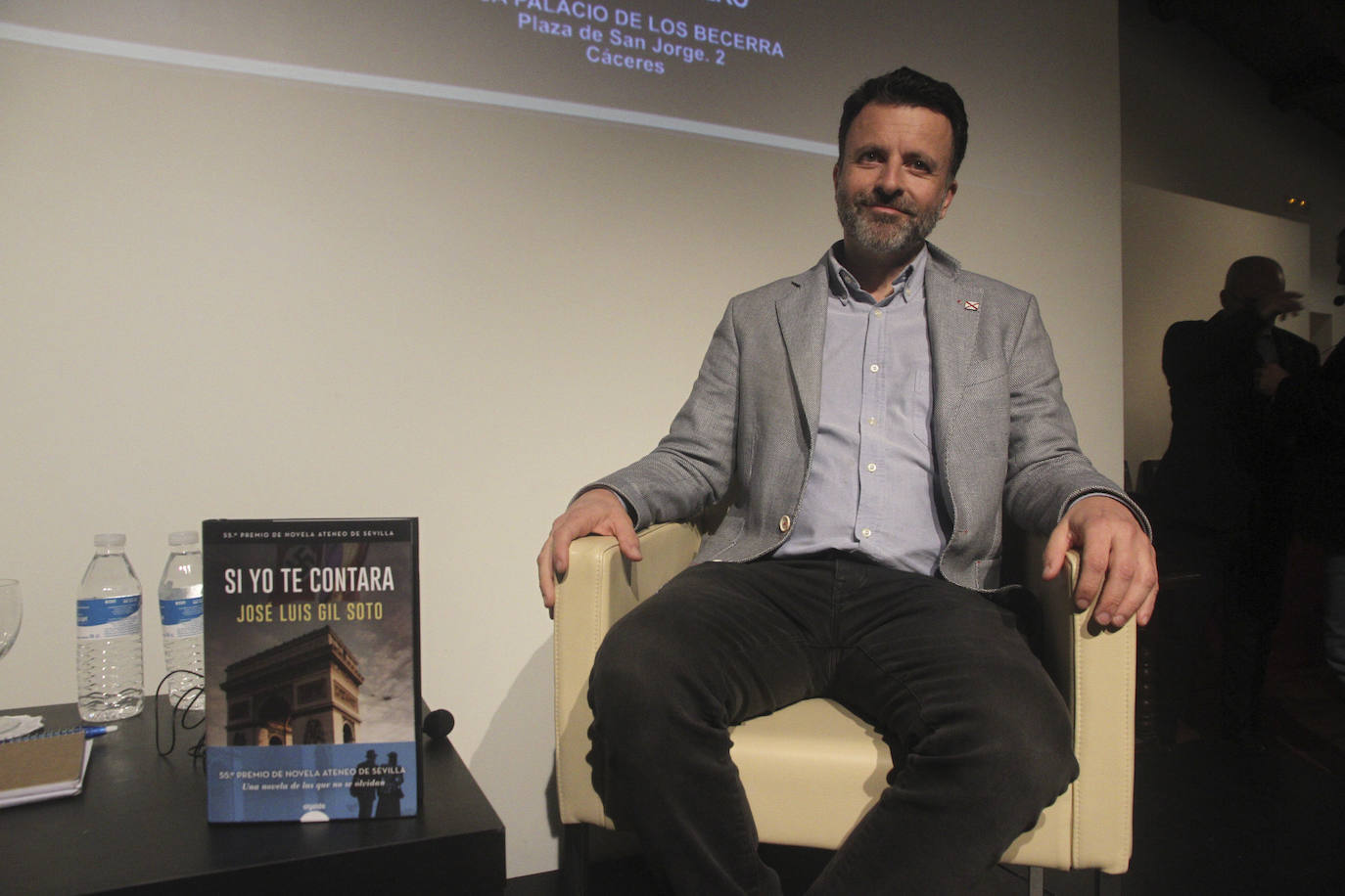 José Luis Gil Soto presentó su novela 'Si yo te contara'.