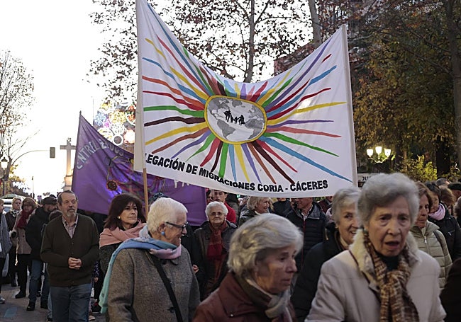 Participantes en la marcha, que transcurrió por la avenida de España.