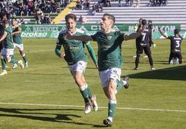 Iván Fernández celebra el gol que le ha dado la victora al Cacereño ante el Illescas.