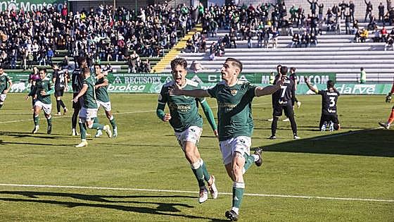 El Cacereño ratifica su mejoría con victoria ante el líder