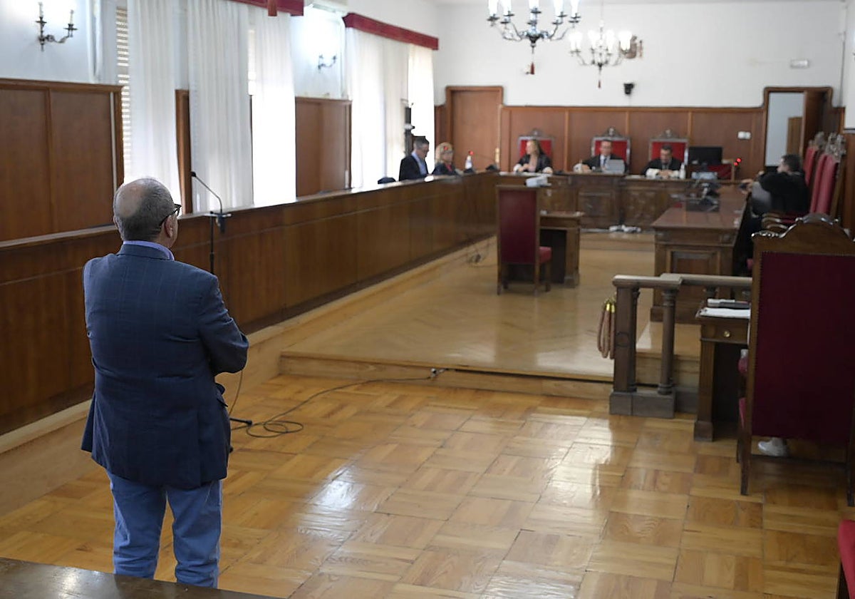 El procesado al inicio de la vista que fue suspendida en septiembre.