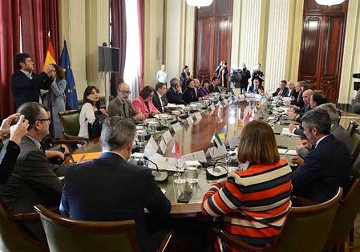 Reunión informal de ayer entre el ministro Planas y los consejeros de Agricultura del país.