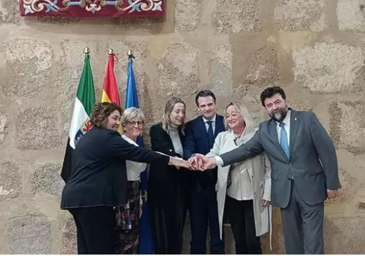 La Junta alcanza con sindicatos y la Creex un acuerdo para «construir una Extremadura mejor»