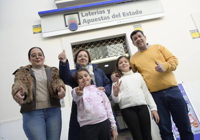 Las dos Mari Carmen (madre e hija), Fernando, Celia y Carmen.