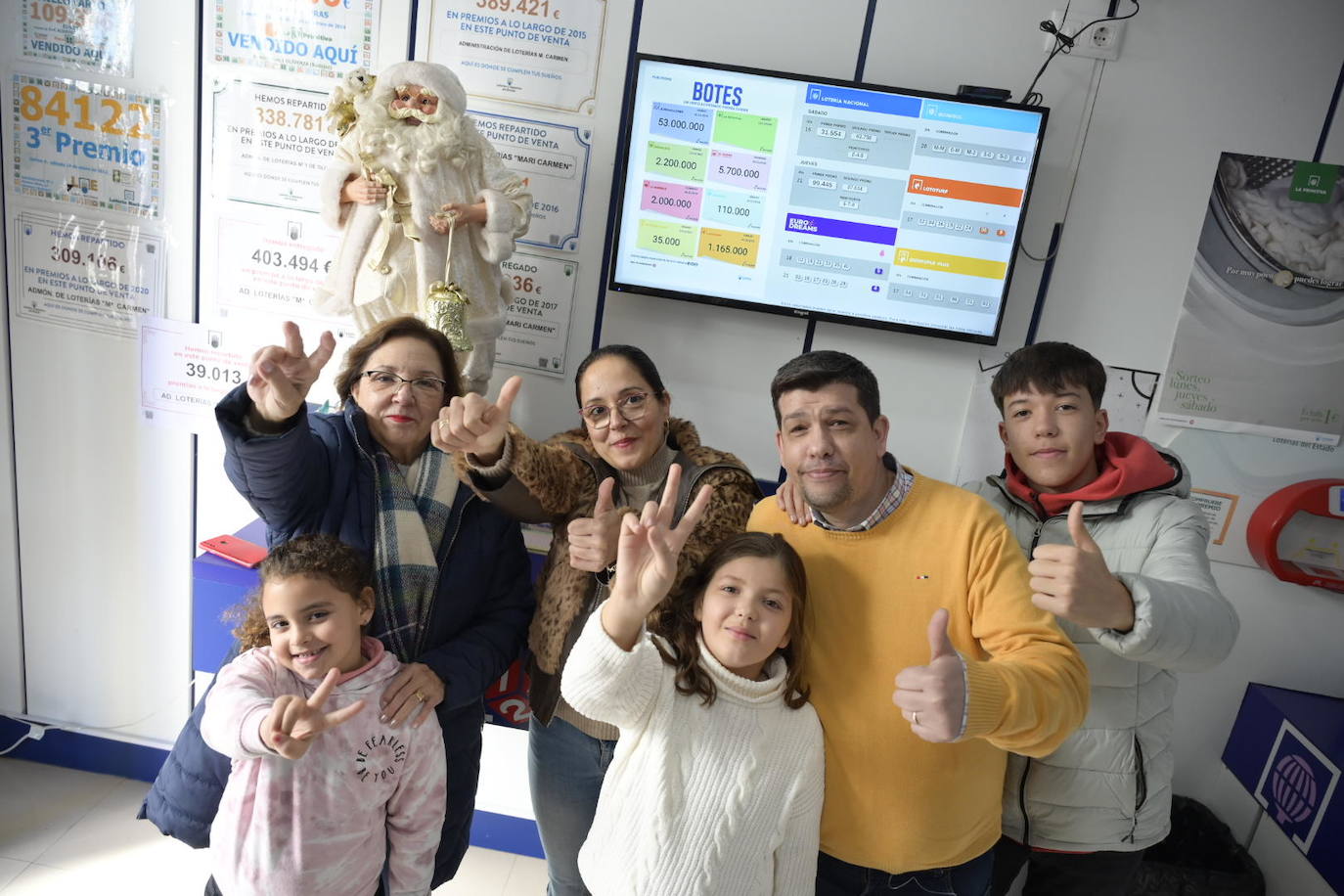Celebración en Olivenza, donde se ha vendido un décimo de 'El Gordo' del Sorteo de Navidad.