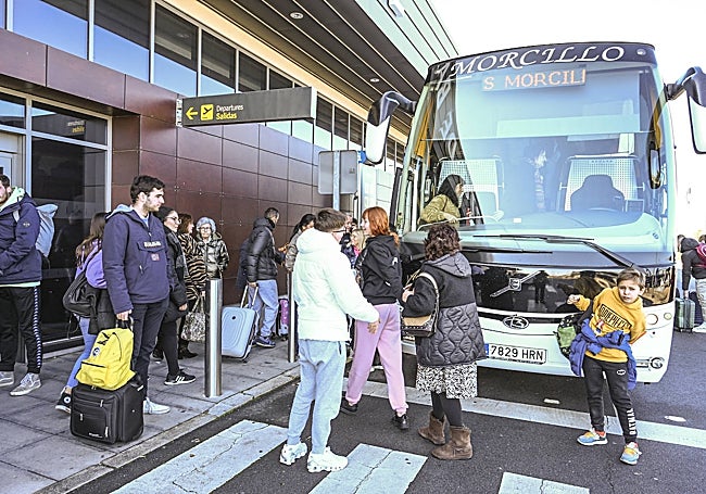 Bus con destino a la T4 de Madrid, en el que se montaron quienes querían llegar a Barcelona.