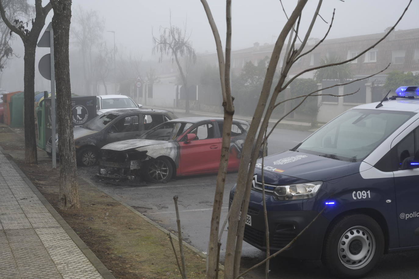 Así han quedado los dos vehículos incendiados en Las Vaguadas durante la Nochebuena