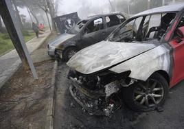 Así han quedado los dos vehículos incendiados en Las Vaguadas durante la Nochebuena