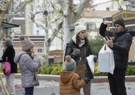 Mañana de niebla, gorros, guantes y churros en Badajoz.