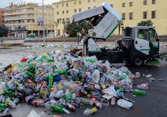 Basura acumulada en Minayo en los Carnavales de 2017.