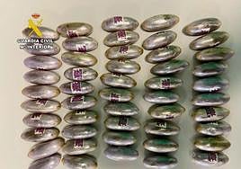 Bellotas de hachís aprehendidas en la operación.