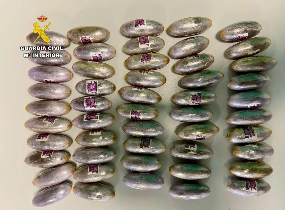 Bellotas de hachís aprehendidas en la operación.