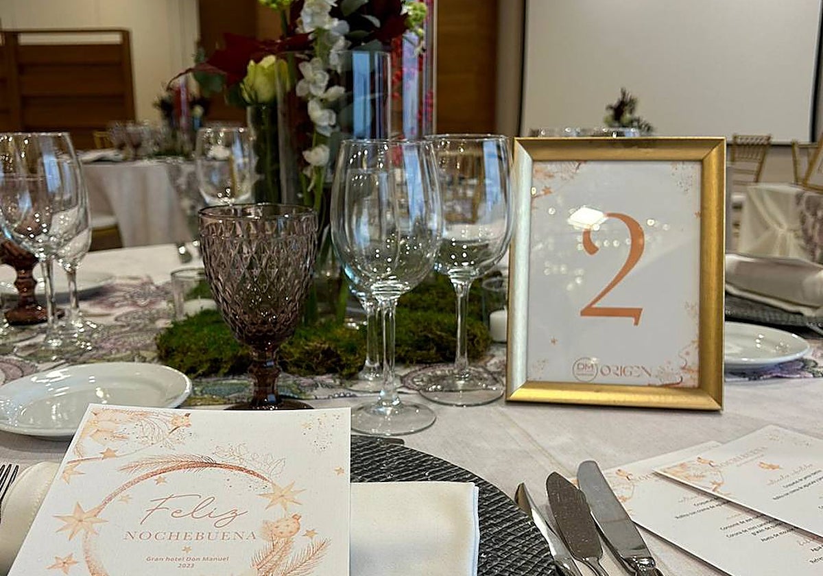 Mesa de gala en el gran hotel Don Manuel de Cáceres.