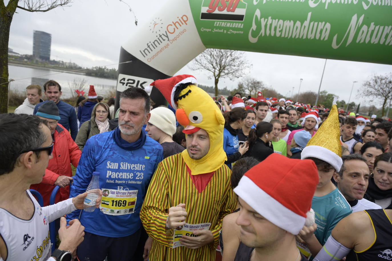 Búscate en las imágenes de la San Silvestre de Badajoz (I)