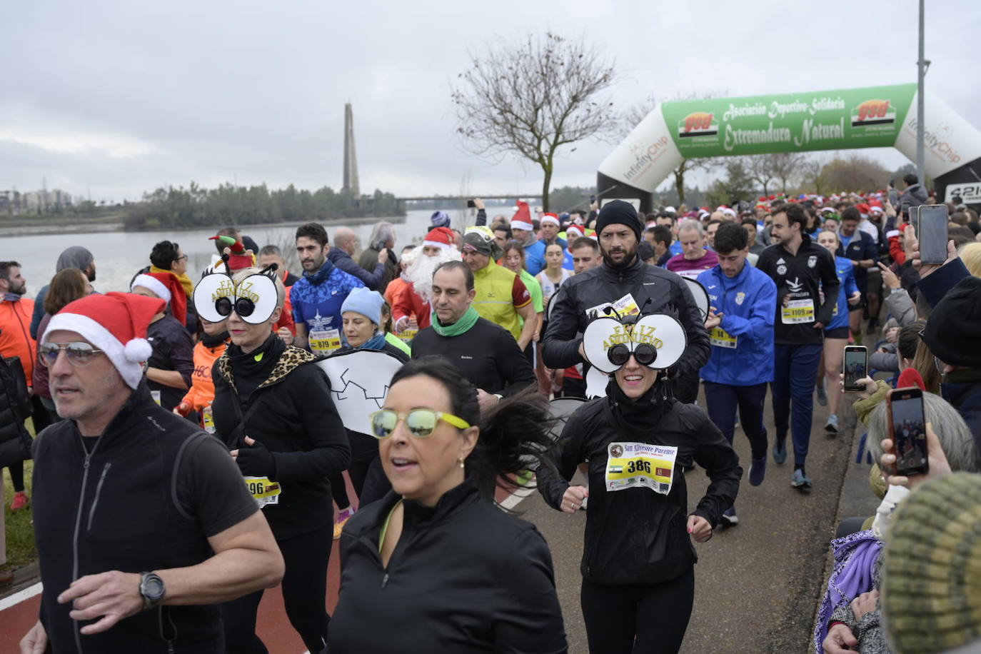 Búscate en las imágenes de la San Silvestre de Badajoz (I)