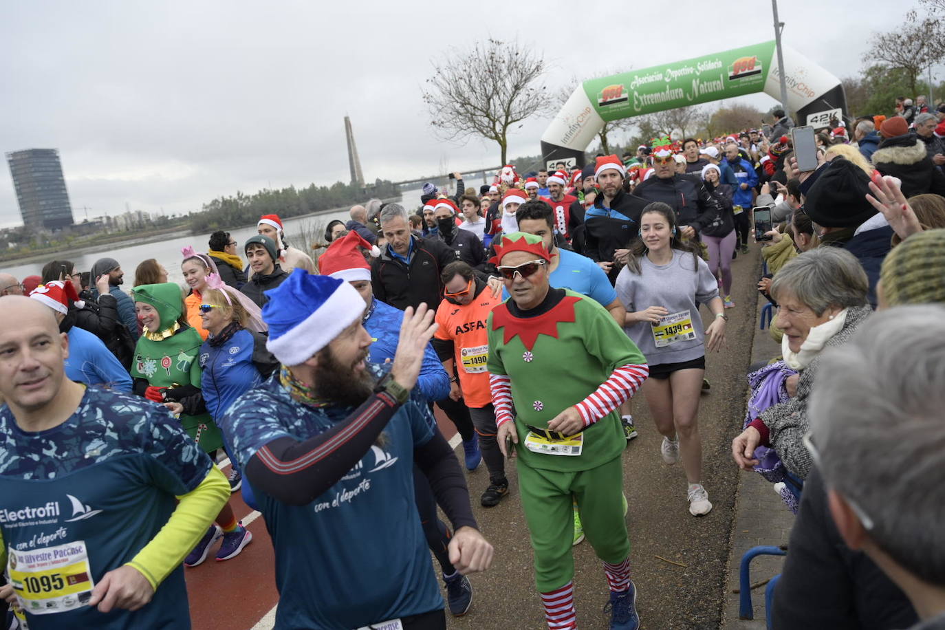 Búscate en las imágenes de la San Silvestre de Badajoz (I)
