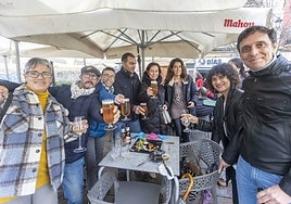 Un grupo de amigos en el 'tardeo' de Nochevieja.