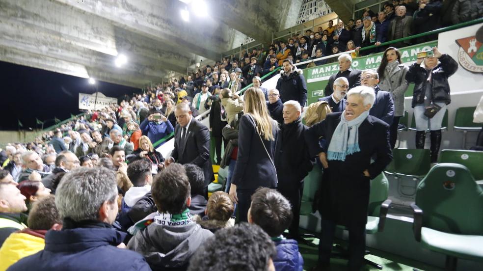 Búscate en las gradas del Príncipe Felipe de Cáceres