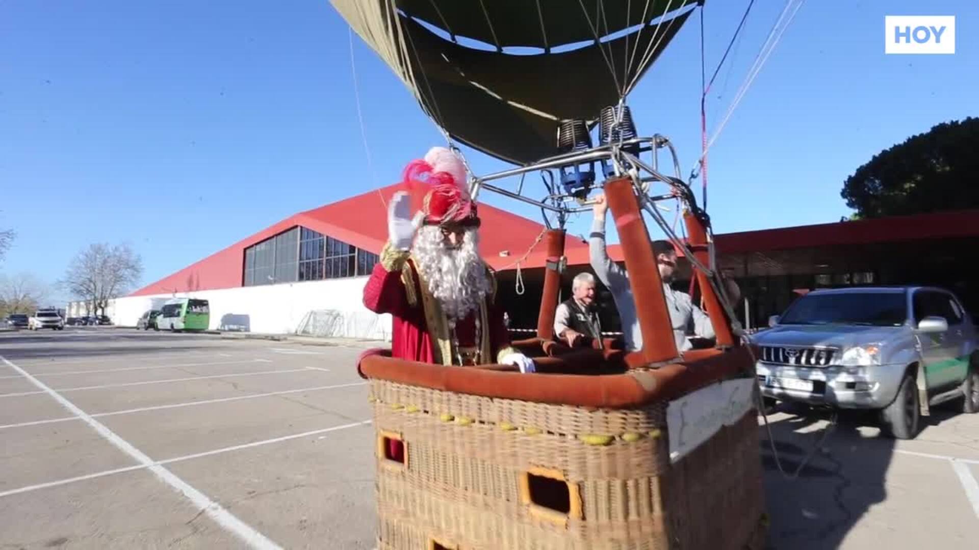 Los Reyes Magos llegan a Cáceres en globo