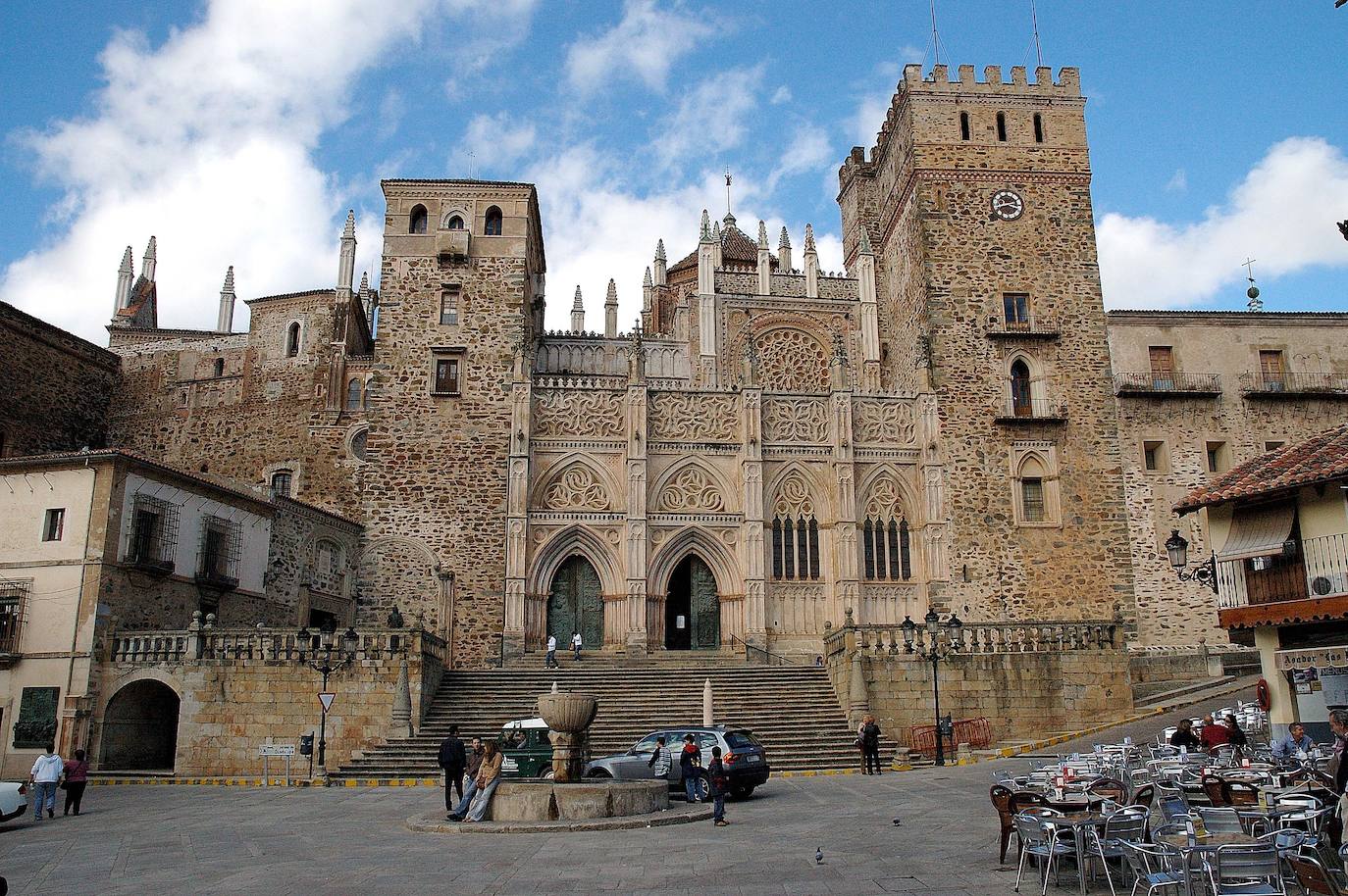 Imagen actual de la fachada, en donde se aprecian cambios.