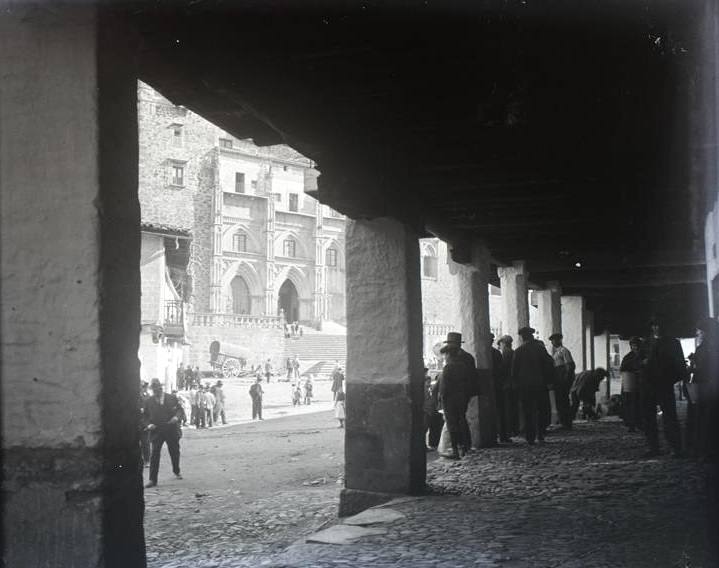 Soportales de la Plaza de Santa María de Guadalupe.