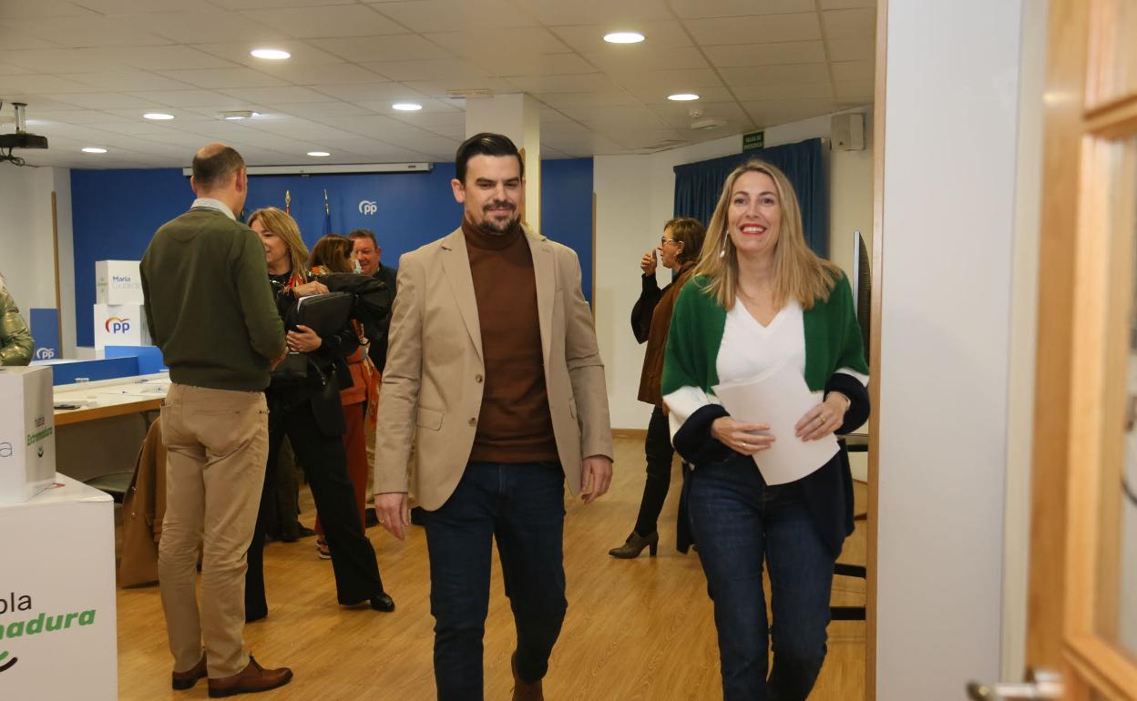 Santi Amaro y Fátima Mulero en la presentación del candidato esta semana. 