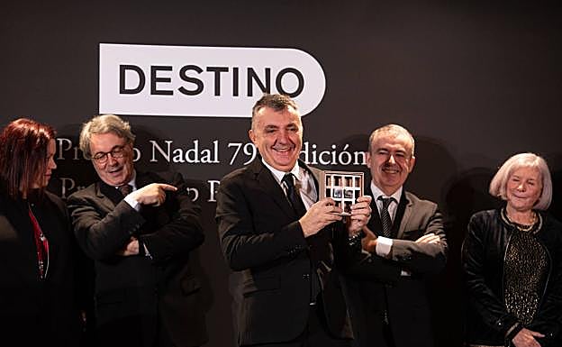 Manuel Vilas gana el Nadal con una novela sobre el amor y la soledad