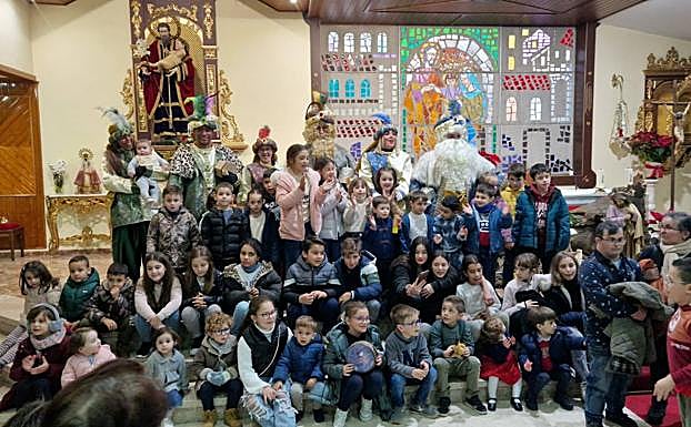 Imagen principal - Los Reyes Magos llenaron de magia e ilusión las calles de Calamonte
