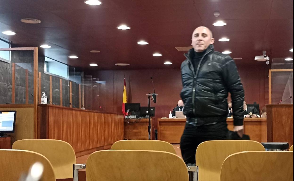 Carlos Francisco Real en la sala de vistas de la Audiencia Provincial de Cáceres. 