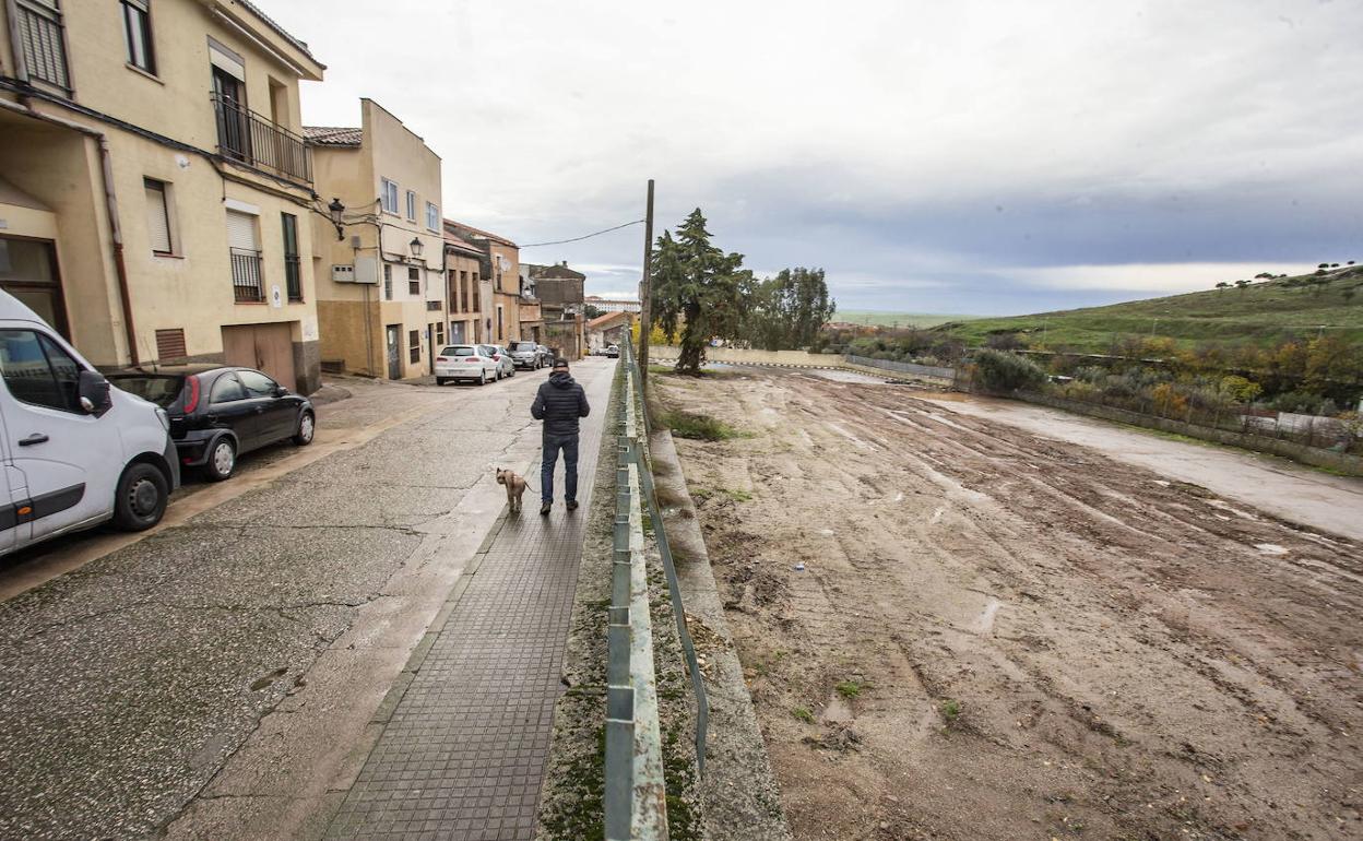 Así ha quedado la parcela que ocupaba El Madruelo, en Tenerías, tras el reciente derribo del colegio. 