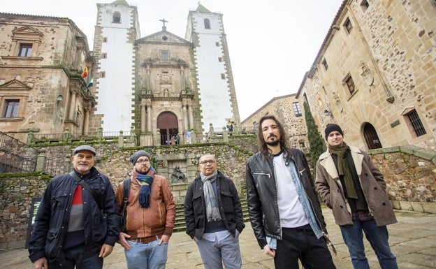 De izquierda a derecha, Teyo Rodríguez, Luis Prieto, Marcos Yépez, Víctor Teomiro y Diego Real. 