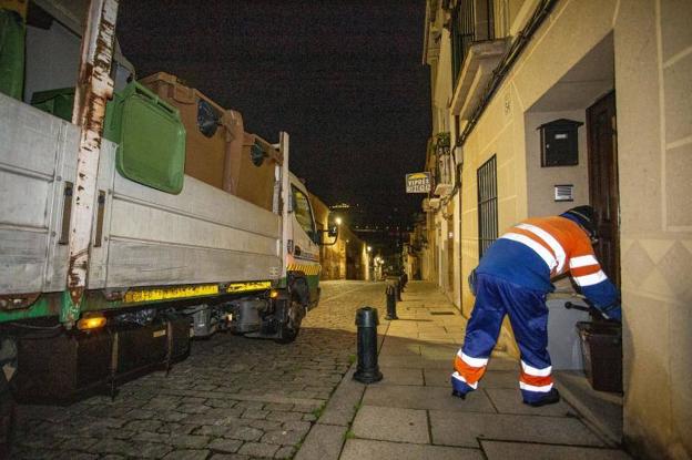 Arranca la recogida de basura puerta a puerta en Cáceres con el reto de incrementar el reciclaje