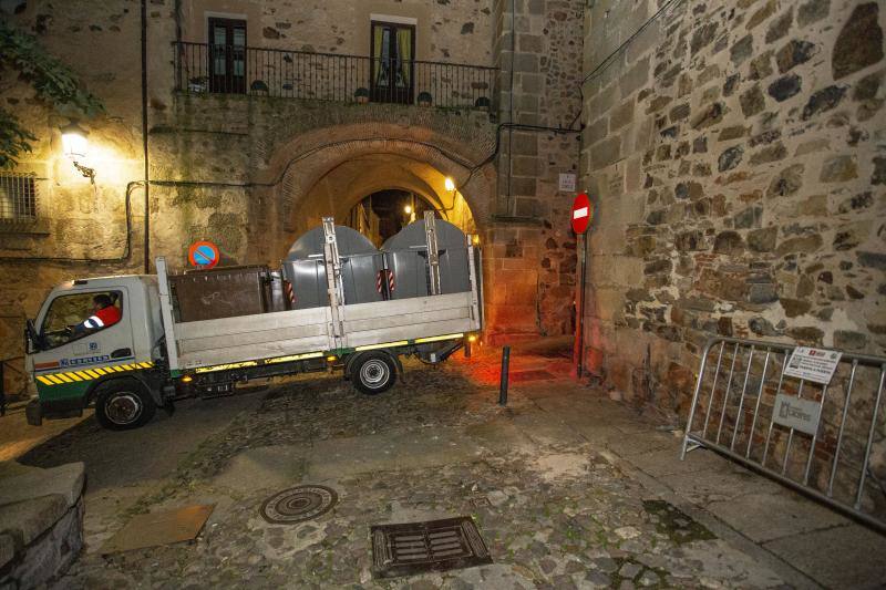 Fotos: Arranca la recogida de basura puerta a puerta en el casco viejo de Cáceres