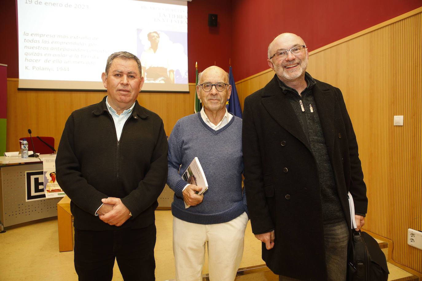 Presentación del libro 'La tierra es vuestra'
