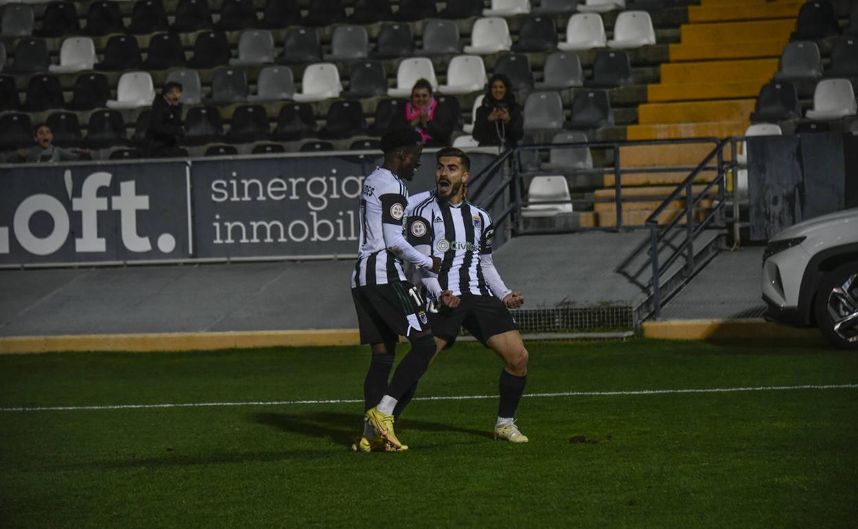 Celebración de uno de los goles del Badajoz.