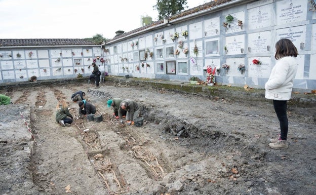 Excavaciones en el cementerio de Orduña (Vizcaya), el pasado diciembre.