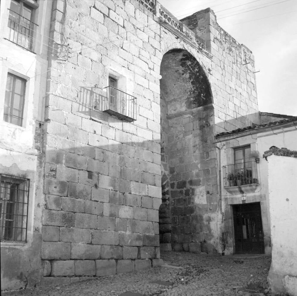 Puerta de San Pedro en Coria en los años 60.