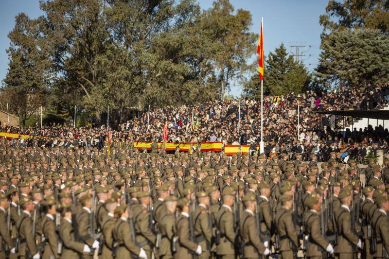 Fotos: Multitudinaria Jura de Bandera en el Cefot de Cáceres