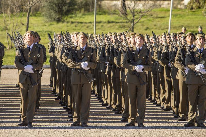 Fotos: Multitudinaria Jura de Bandera en el Cefot de Cáceres