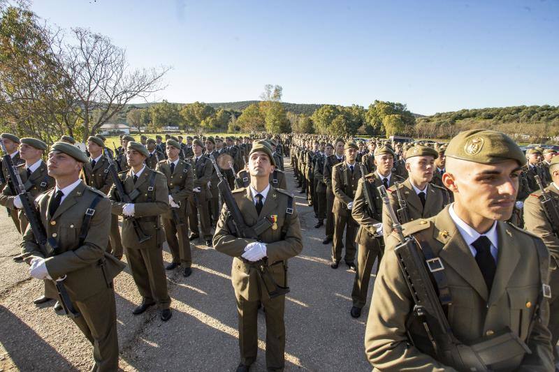Fotos: Multitudinaria Jura de Bandera en el Cefot de Cáceres